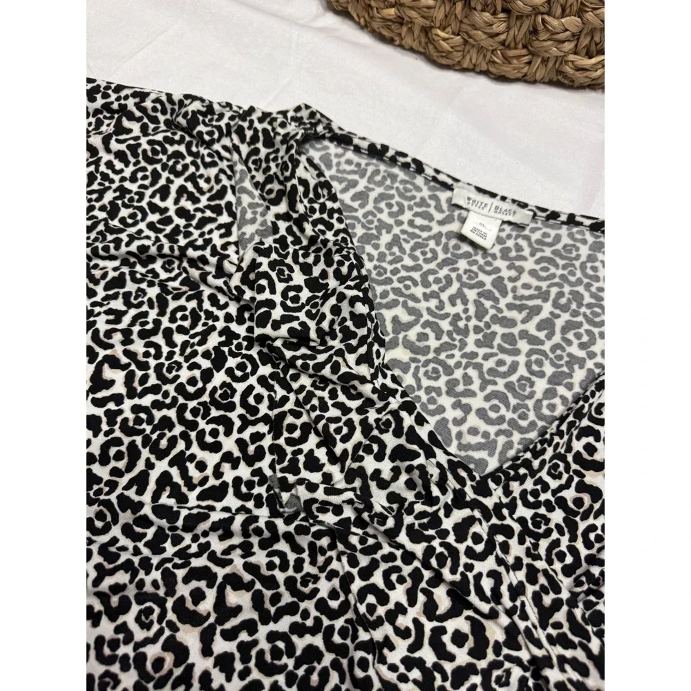White House Black Market Leopard Print Surplice V-Neck Top XL Black White Animal - Picture 3 of 4
